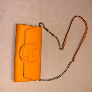 Guess Orange purse 🧡🧡🧡